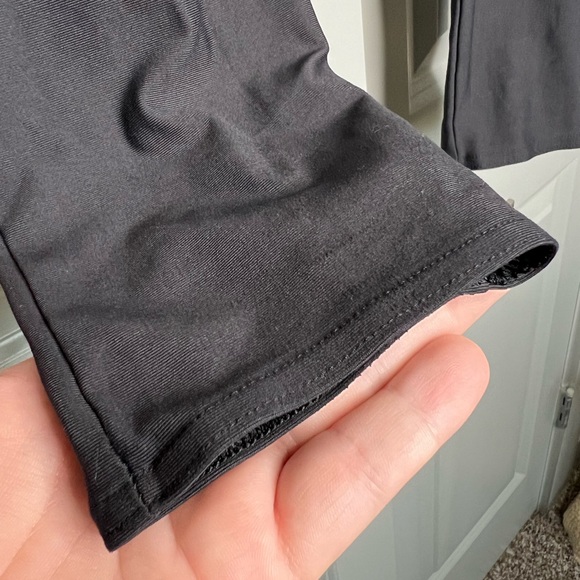 Blackmilk Matte Pocket Leggings - Limited - Picture 3 of 7